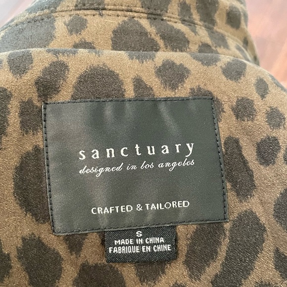 Cropped suede like animal print zip up jacket. - Picture 7 of 7